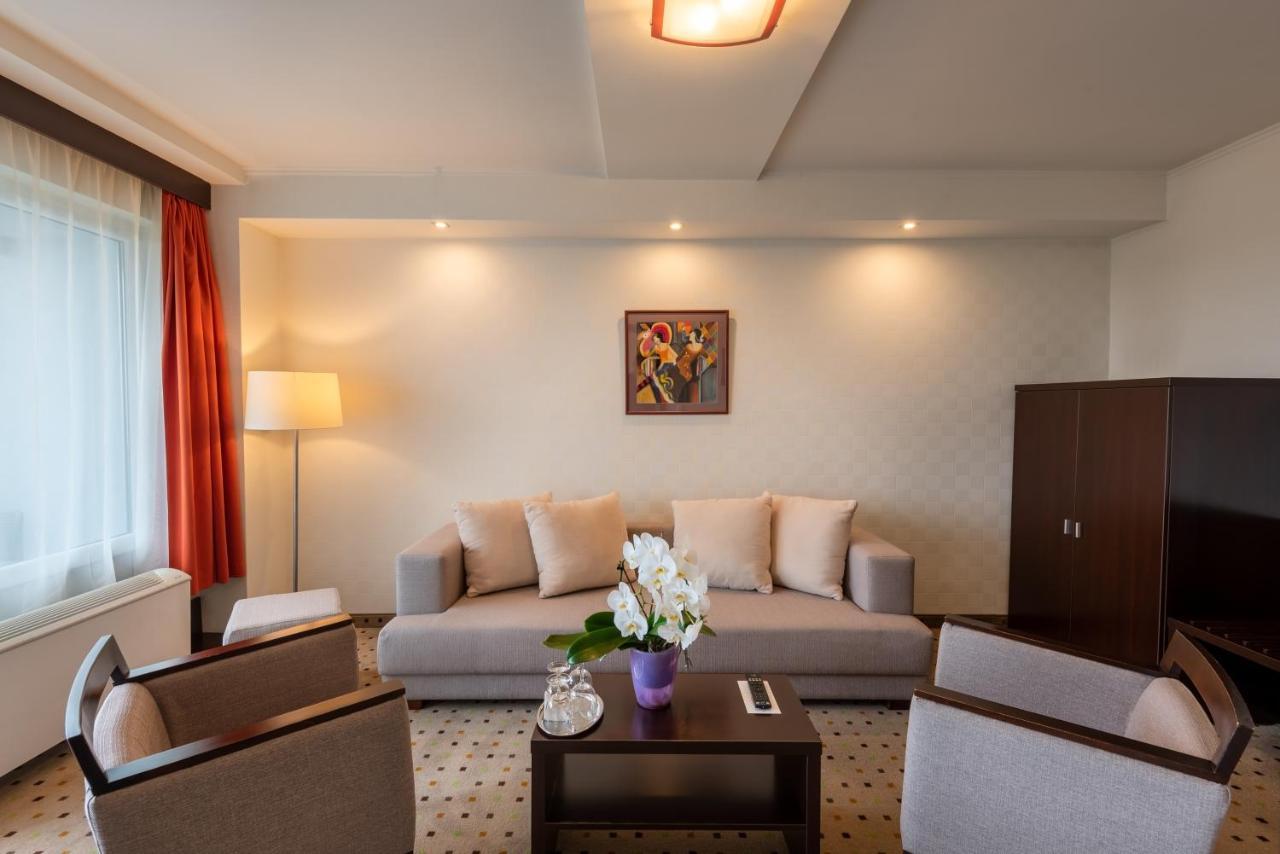 Hunguest Hotel Gyula Extérieur photo