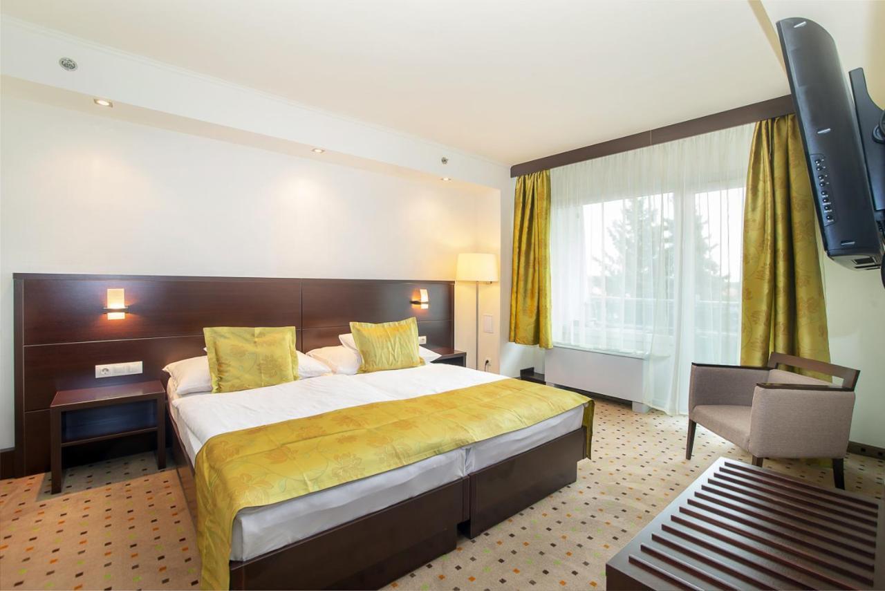 Hunguest Hotel Gyula Extérieur photo
