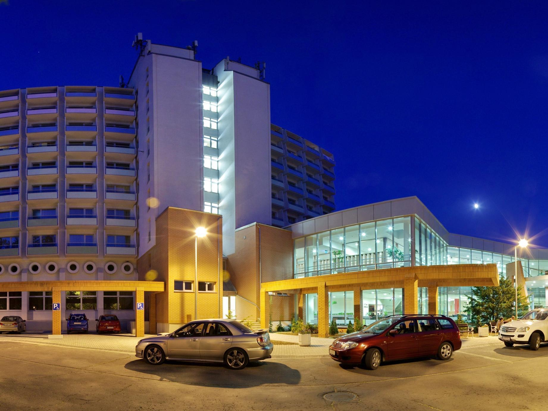 Hunguest Hotel Gyula Extérieur photo