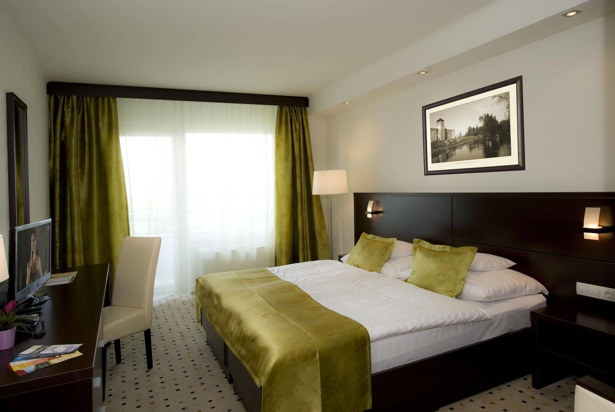 Hunguest Hotel Gyula Extérieur photo